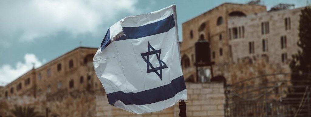 taylor-brandon-Y8r0RTNrIWM-unsplash-flag