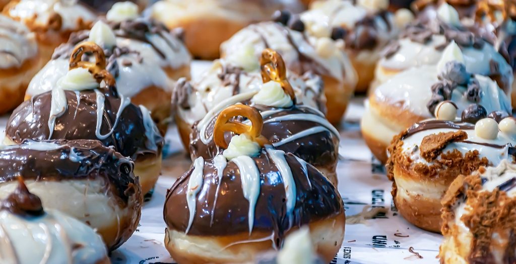 donuts-g0deaa7e5a_1920-1-1024x525