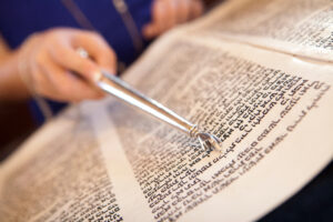 Yad Pointing at the Torah