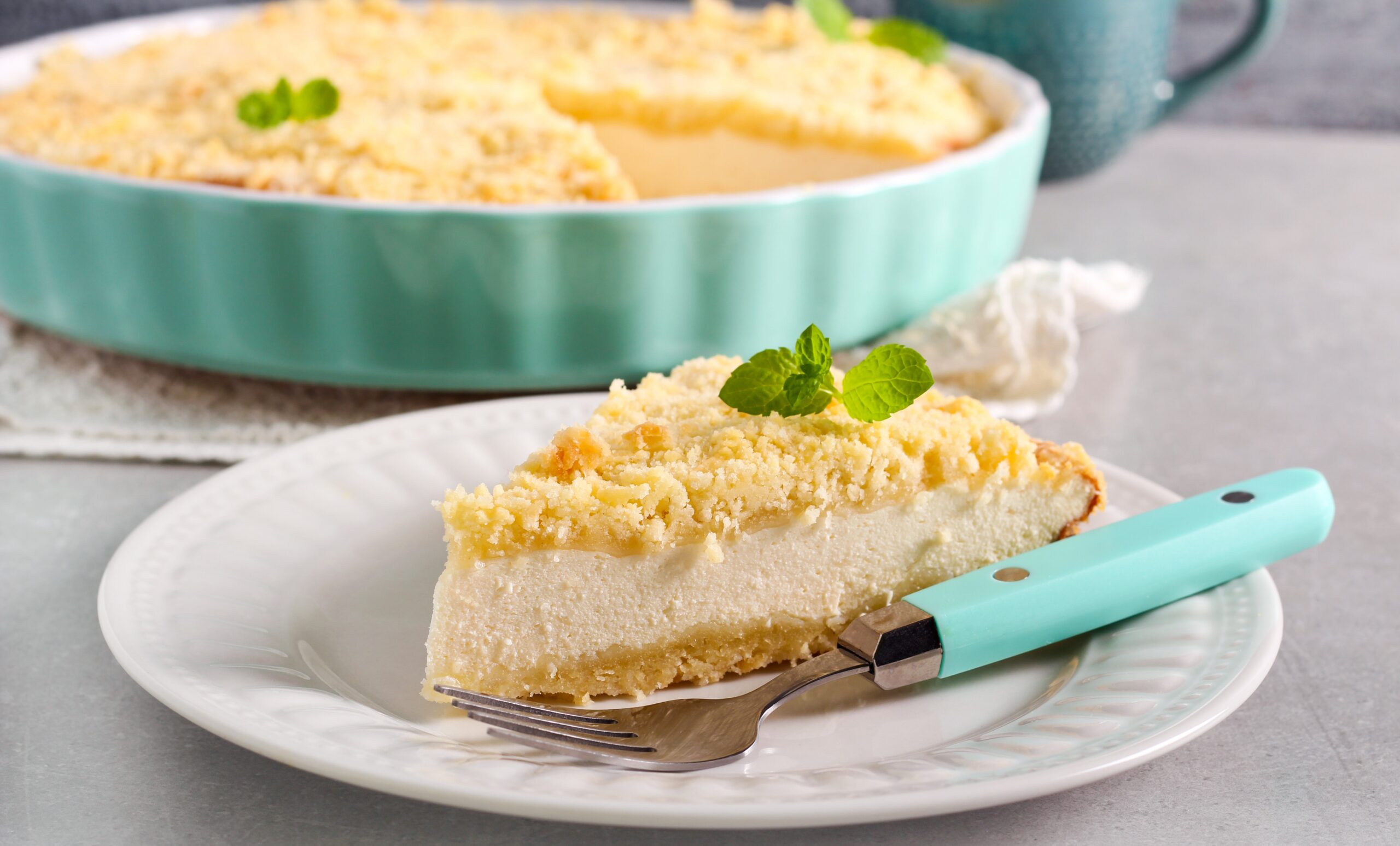 Cheesecake with crumble topping, sliced