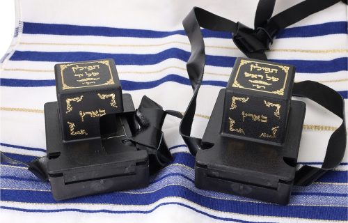 pair_of_kosher_ashkenazi_tefilin_dakkot_-_peshutim_mehudarim_4-e1655863150102.jpg